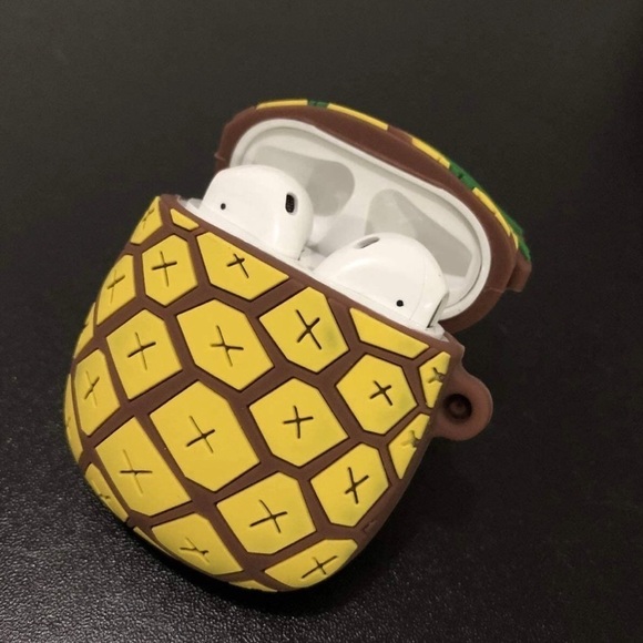 PINEAPPLE Silicone AirPod Case W/ Keychain - Picture 6 of 6